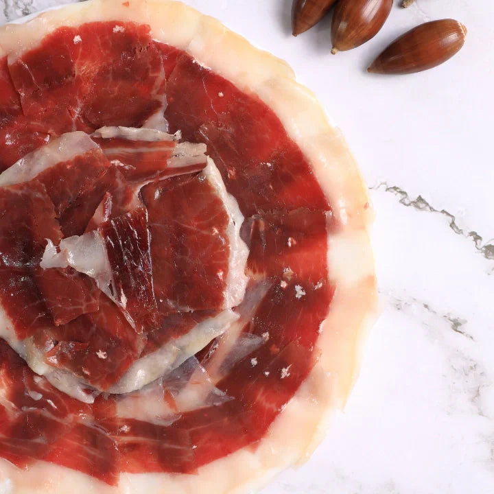 Presentación del Plato de Jamón Ibérico: La Elegancia en Cada Detalle