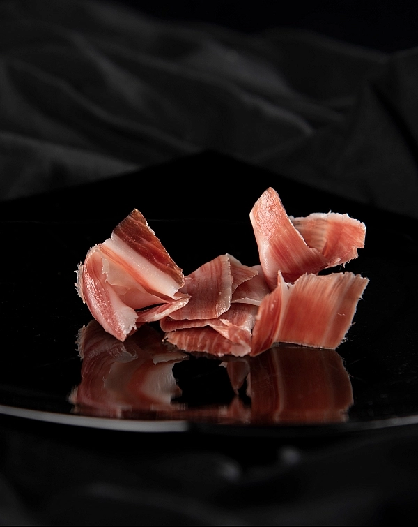 100% IBERIAN BREED ACORN-FED IBERIAN HAM CUT