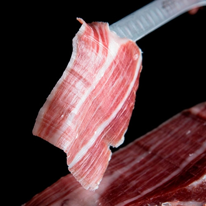 Guía para cortar un jamón ibérico de bellota
