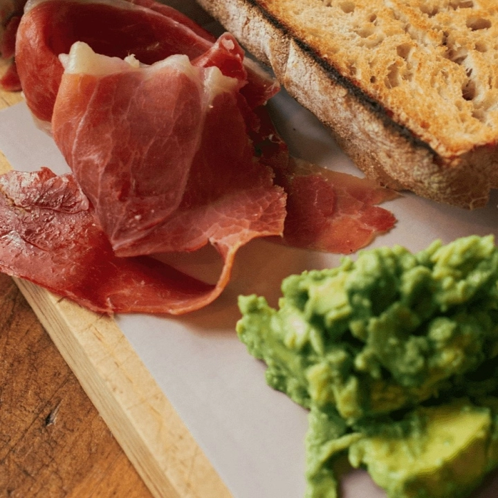 Jamón ibérico y aguacate
