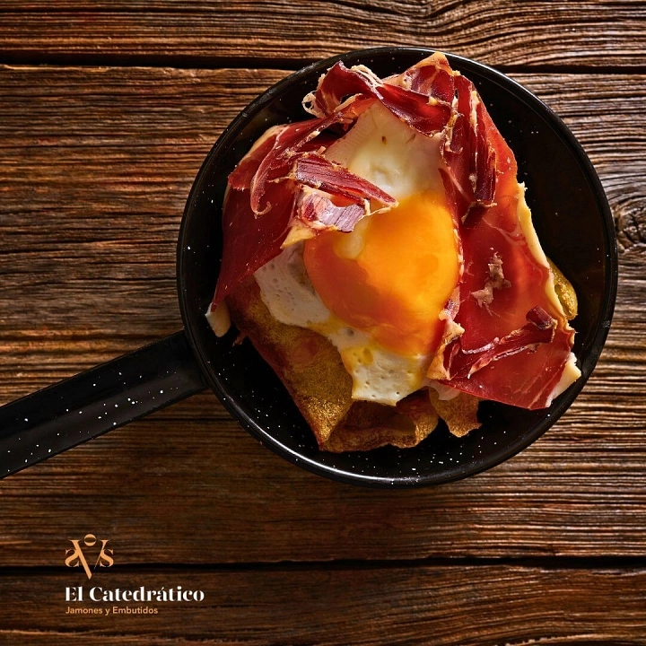 Receta de huevos rotos con jamón ibérico