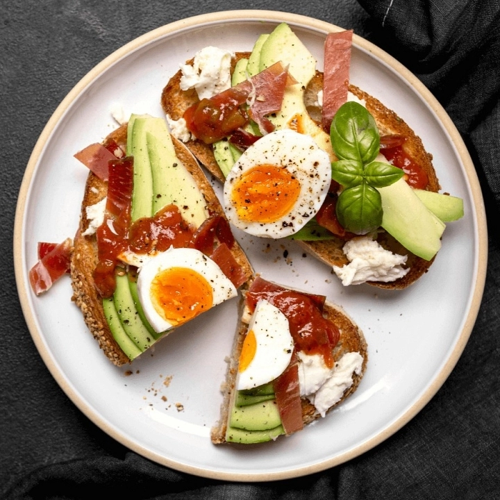 Tosta de jamón ibérico y aguacate